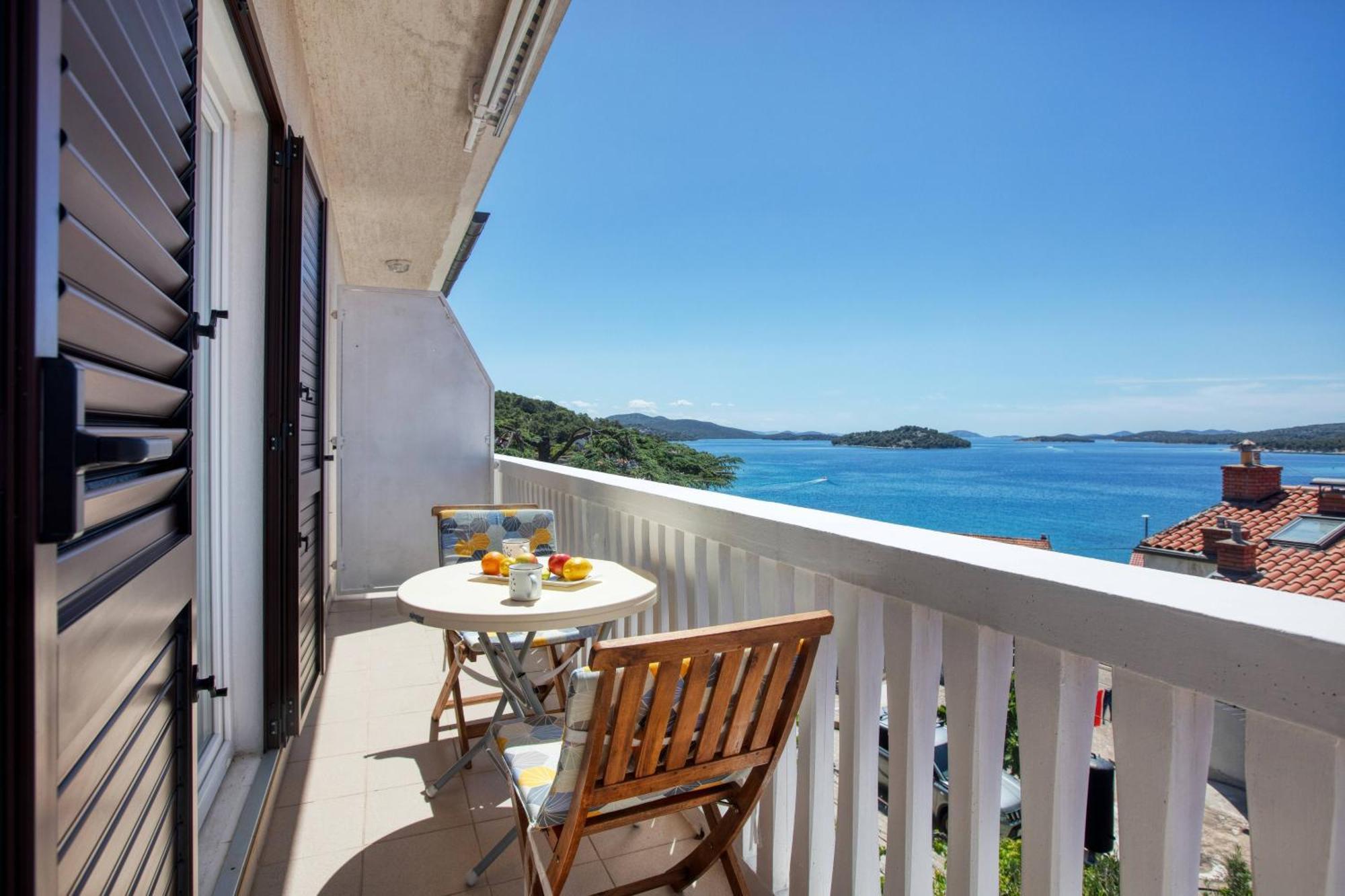 Apartments By The Sea Tisno, Murter - 812 외부 사진