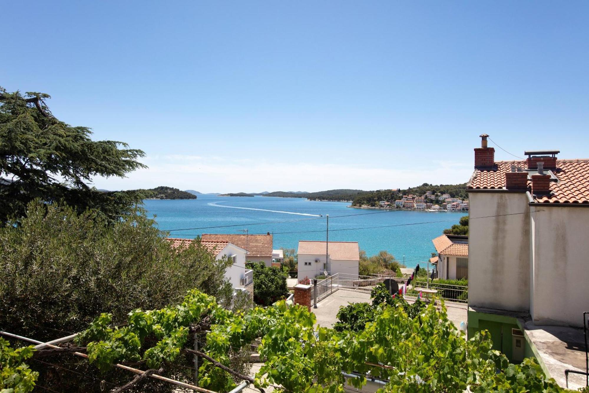 Apartments By The Sea Tisno, Murter - 812 외부 사진
