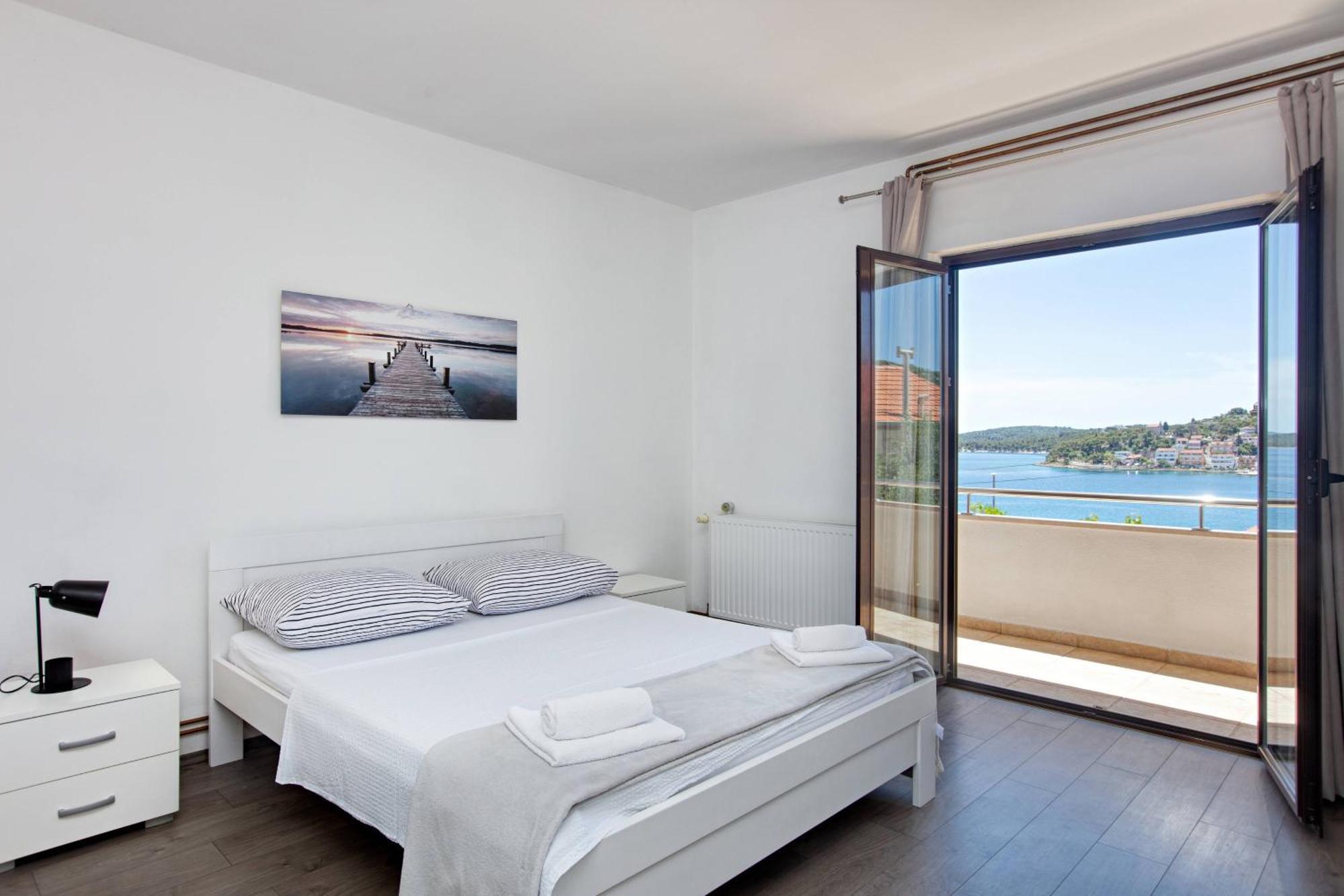 Apartments By The Sea Tisno, Murter - 812 외부 사진